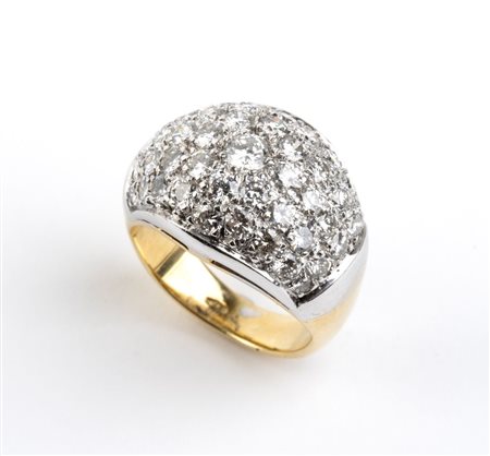  
Anello in oro a fascia con pavé di diamanti        
 