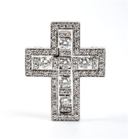  
Pendente a croce in oro con diamanti     
 