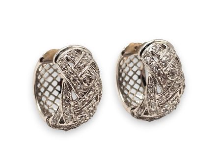  
Orecchini in oro e diamanti 
 