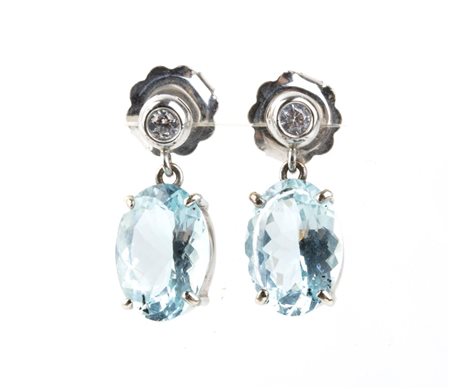  
Orecchini in oro con acquamarina e paste vitree 
 