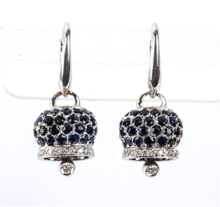  
Paio di orecchini in oro con zaffiri e diamanti 
 