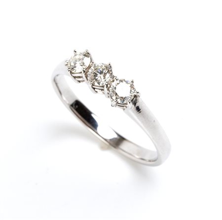  
Anello Trilogy in oro bianco e diamanti       
 