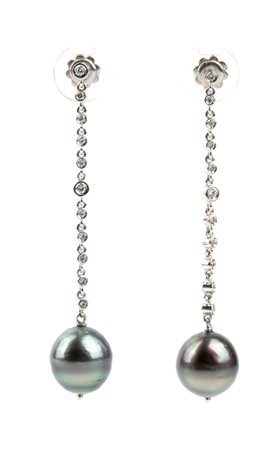 
Orecchini in oro con perle Tahiti e diamanti      
 
