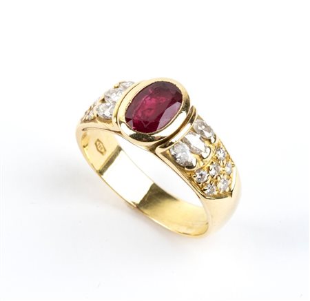  
Anello oro con rubino e diamanti            
 