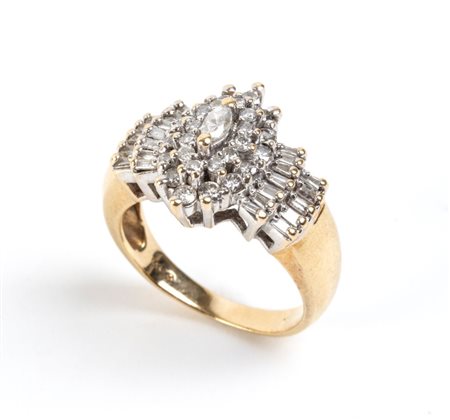  
Anello in oro e diamanti 
 