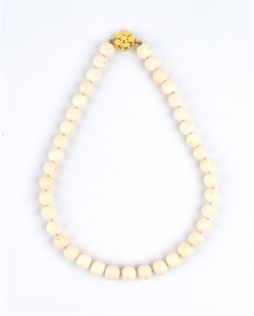  
Collana di perle coltivate, fermezza in oro ed argento con diamanti 
 