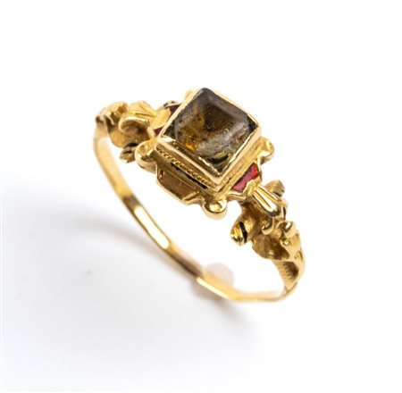  
Anello antico in oro XVIII secolo
 