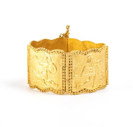  
Bracciale in stile archeologico in oro alto titolo 
 
