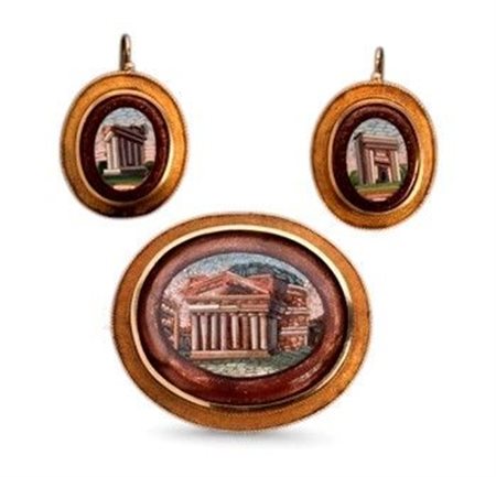  
Demi parure composta da spilla e orecchini con montatura in oro giallo 14K Italia, seconda metà XIX secolo
 