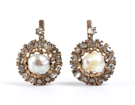  
Paio di orecchini in oro con perle e diamanti fine XIX secolo
 