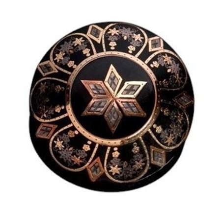  
Spilla vittoria inglese in tartaruga e piqué 1860-1870
 