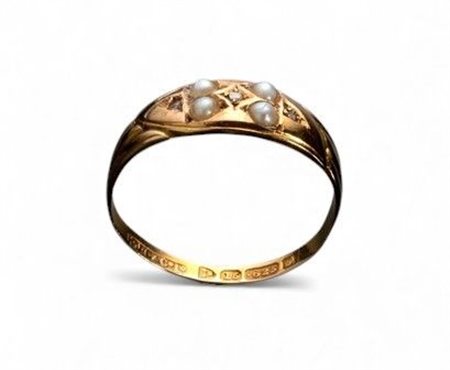  
Anello in oro e perline Chester, 1904-1905
 