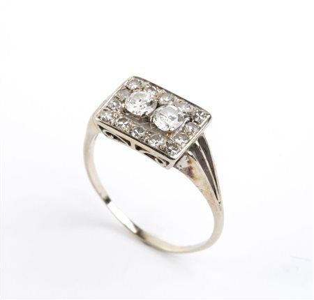  
Anello Déco in oro bianco con diamanti                  Anni '20
 