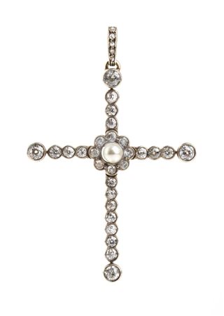  
Pendente a forma di croce in oro e diamanti inizio XX secolo
 