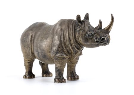  
Rinoceronte in argento Italia, XX secolo 
 Altezza x larghezza x profondità: 15,5 x 8 x 28 cm. Peso: 2300 gr.