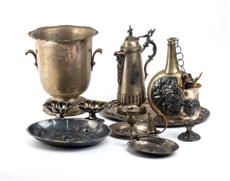  
Lotto di 10 oggetti in argento Italia, XIX -  XX secolo
 Peso totale: 3480 gr