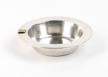 CARTIER  
Posacenere in argento Spagna, XX secolo 
 Altezza x diametro: 3,5 x 16 cm. Peso: 365 gr.