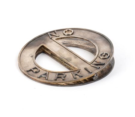 BULGARI  
Fermacarte in argento 1973
 Altezza x diametro: 2 x 11,5 cm. Peso: 310 gr.