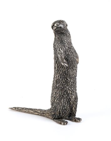  
Lontra in argento Italia, XX secolo 
 Altezza x larghezza x profondità: 17 x 6 x 14 cm. Peso: 410 gr.