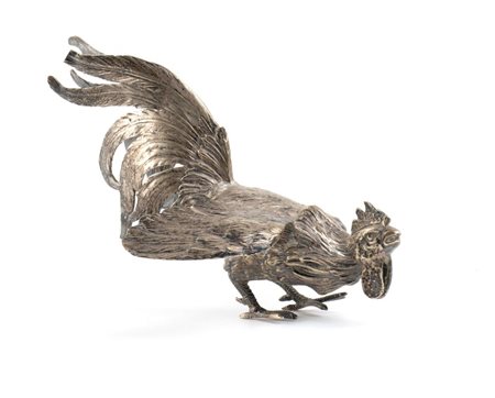  
Gallo in argento  Italia, XX secolo
 Altezza x larghezza x profondità: 12,5 x 16 x 13 cm. Peso: 240 gr.