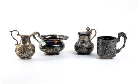  
Lotto di 4 bricchi in argento Italia, XX secolo
 Peso totale: 576,5 gr