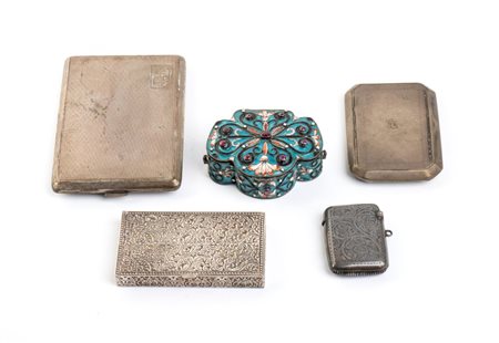  
Lotto di 5 scatoline in argento XX secolo
 Peso totale: 381 gr