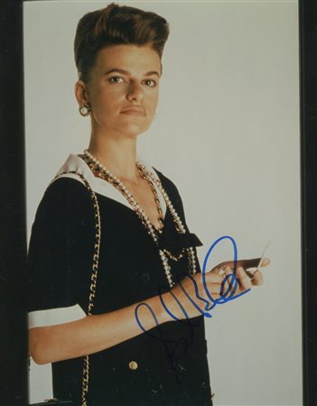 Comedian Sandra Bernhard signed photo