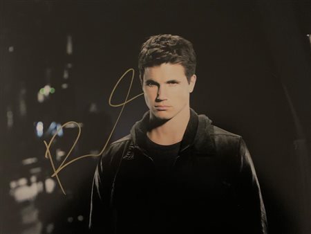 The Flash Rob Amell signed photo