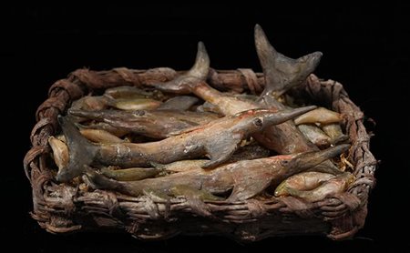 Cestino con pesci spada