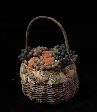 Cestino con uva e arance