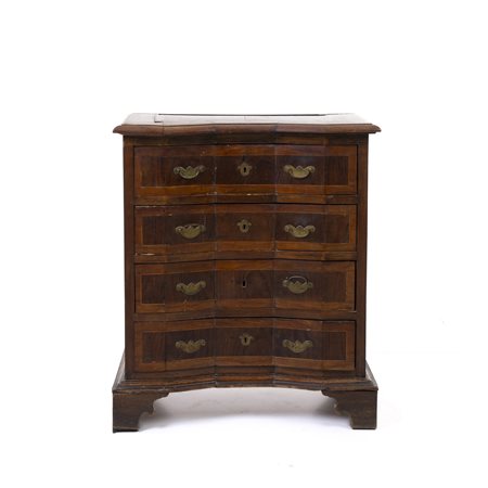 Comodino lastronato, Lombardia, XVII secolo