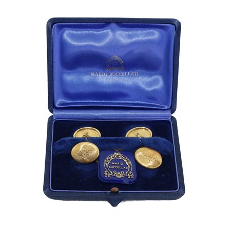 Mario  Buccellati (1891 - 1965)  - Coppia di polsini in oro giallo 18 ct con decoro centrale inciso