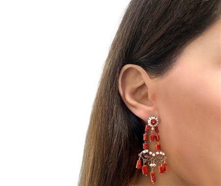 Orecchini pendenti in argento 925 con coralli e perline