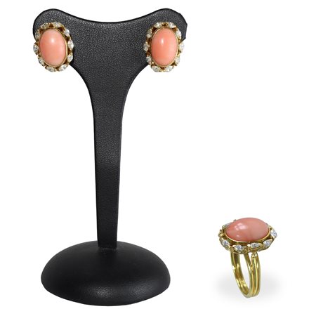 Demi-parure composta da anello e orecchini in oro giallo 750 con corallo rosa e ghiera di diamanti