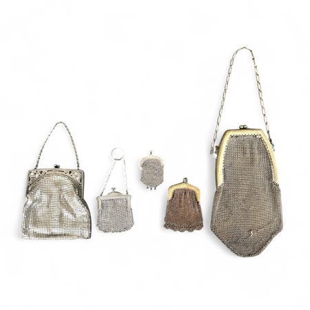 Una borsetta da sera e due portamonete Prima metà del XX secolo in metallo...