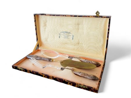 Set di posate a servire in argento di gusto liberty Composto da coppia di...