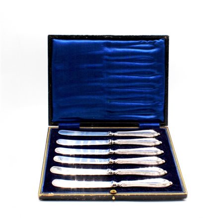 Astuccio con sei coltelli da dolce in metallo argentato Inghilterra, XX secolo