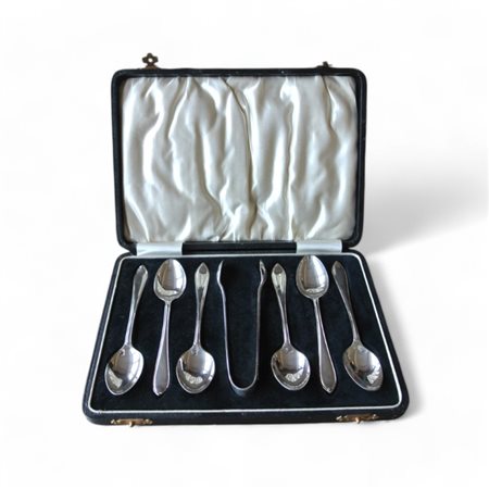 Astuccio con sei cucchiaini da te ed una pinza da zollette in metallo...