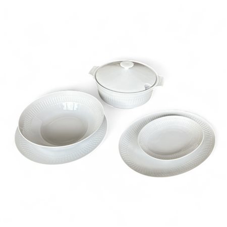 Lotto di curiosità in porcellana bianca, Bavaria composto da: insalatiera,...