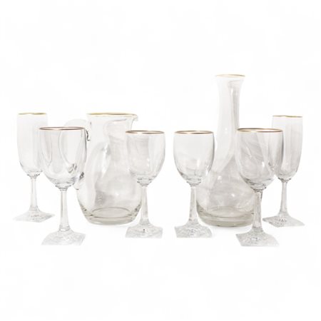 Servito in cristallo con bordatura in oro zecchino composto da 35 bicchieri...