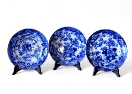 Tre piatti in terraglia, Società Ceramica Richard Fine del XIX secolo...