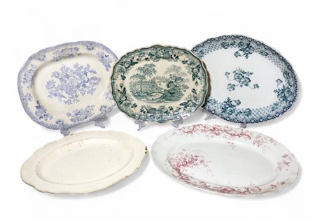 Cinque vassoi in terraglia Inghilterra, fine del XIX secolo inizio del XX...