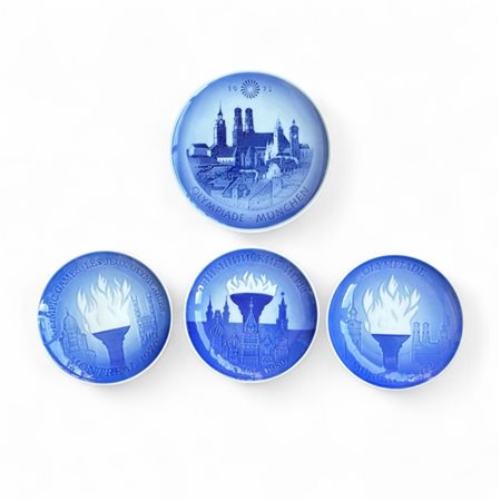 Quattro piatti olimpiadi in porcellana, Royal Copenhagen Tre di diametro cm...