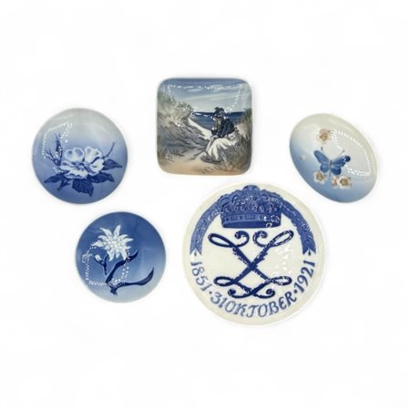 Cinque piattini in porcellana, Royal Copenhagen Il più grande diametro cm 15,5