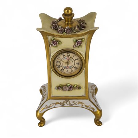 Orologio in stile Capodimonte metà del XX secolo Altezza cm 24 Revisione...