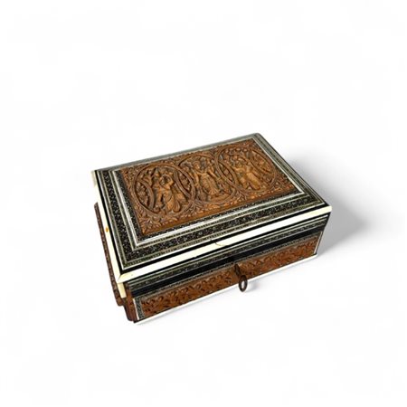 Scrigno Anglo-indiano legni pregiati e intarsi cm 18.5x13x6