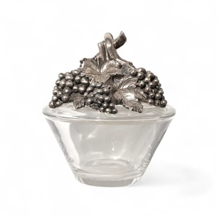 Biscottiera in cristallo con coperchio in argento modellato a grappolo d'uva...