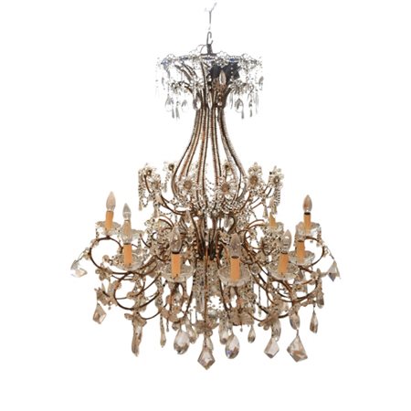 Grande lumiera in metallo dorato con collane pendenti sfaccettati e in vetro...