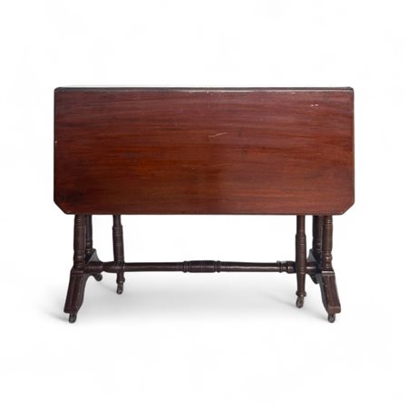 Tavolino a bandelle in mogano Inghilterra, XX secolo piano rettangolare con...