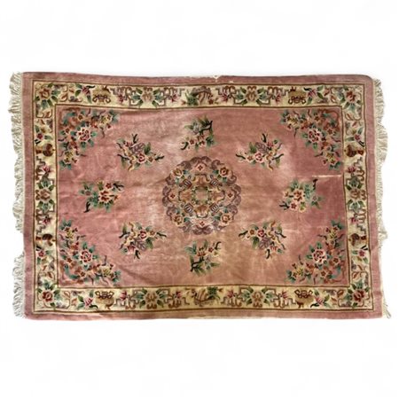 Grande tappeto cinese a fondo rosa e bordo avorio a motivi floreali cm 180x282
